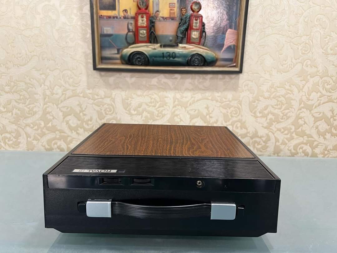 Rare Royal Swinger Typewriter with AM Radio - 1970s Vintage Portable Typewriter - Unique Radio Typewriter Combo Collectible Gift