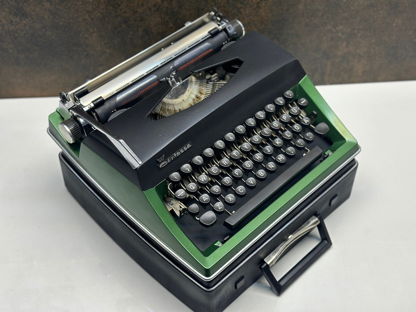 QWERTY Adler Contessa Deluxe Typewriter - Retro Design, Fully Functional, Black Typewriter, Classic Office Accessory, Perfect Gift