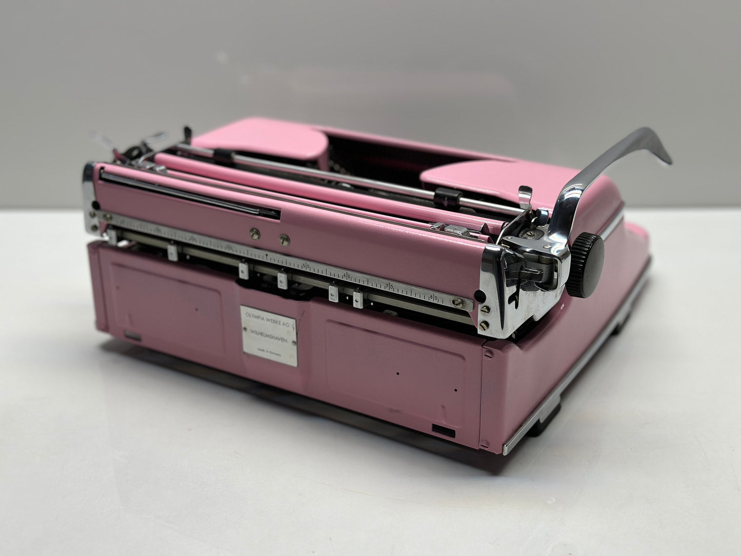 Olympia SM3/SM4 Typewriter - Vintage 1955 Model in Elegant Pink with QWERTZ Layout - Antique Typewriter - Manuel Typewriter - Type Wirter