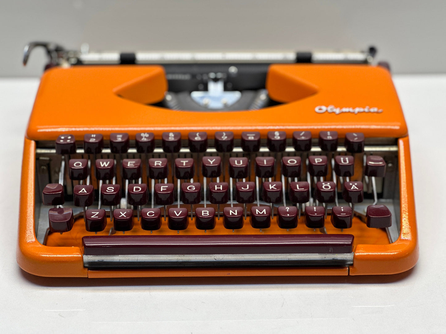 Olympia Splendid 33/66 Typewriter - QWERTY Keyboard, Burgundy Keys, Orange Typewriter, and Matching Bag