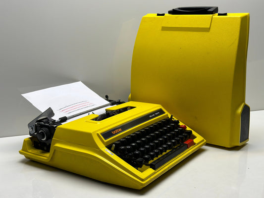 Brother Deluxe 760TR Typewriter - QWERTZ Keyboard, Yellow Aesthetics, and Versatility with Matching Bag - Antique Typewiter - Brother Type