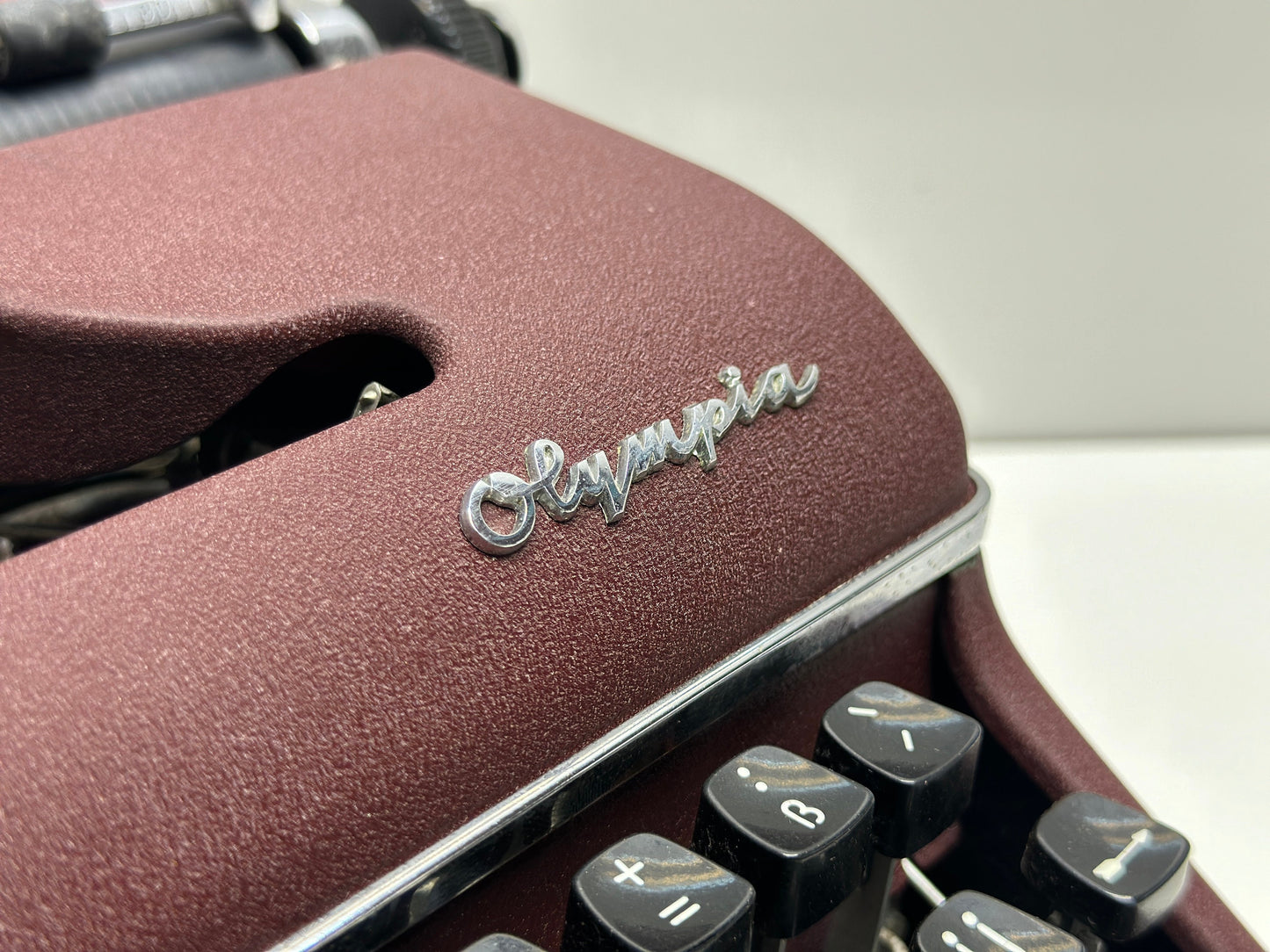 Olympia SM3 Typewriter - Bordeaux Color, Black Keys, Flawless Typing, Dual-Color Capability, Wooden Carrying Case