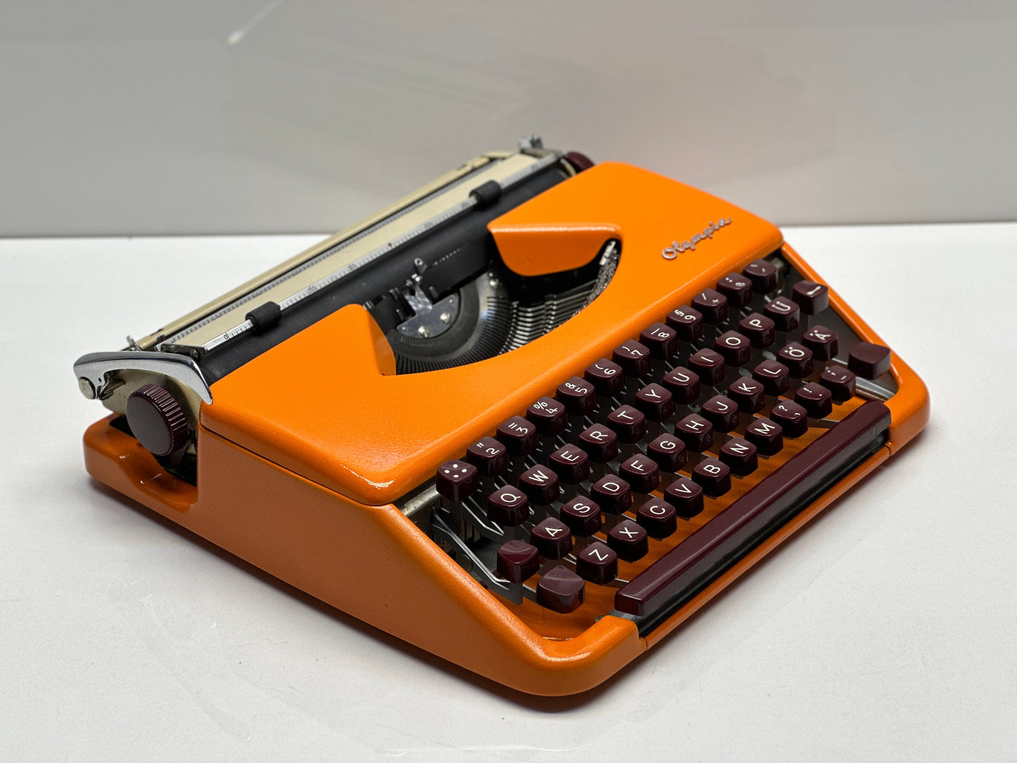 Olympia Splendid 33/66 Typewriter - QWERTY Keyboard, Burgundy Keys, Orange Typewriter, and Matching Bag