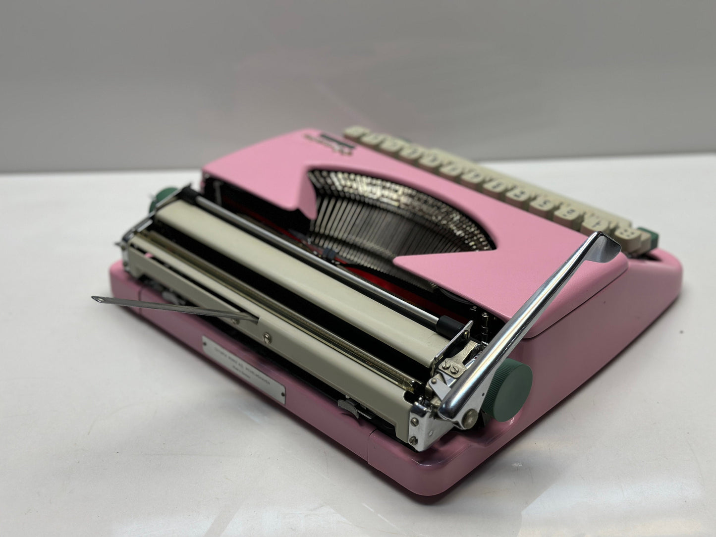 Olympia Splendid 33/66 Typewriter - Pink Body, White Keys, Dual-Color/Single-Color Capability, Refurbished with Pink Bag