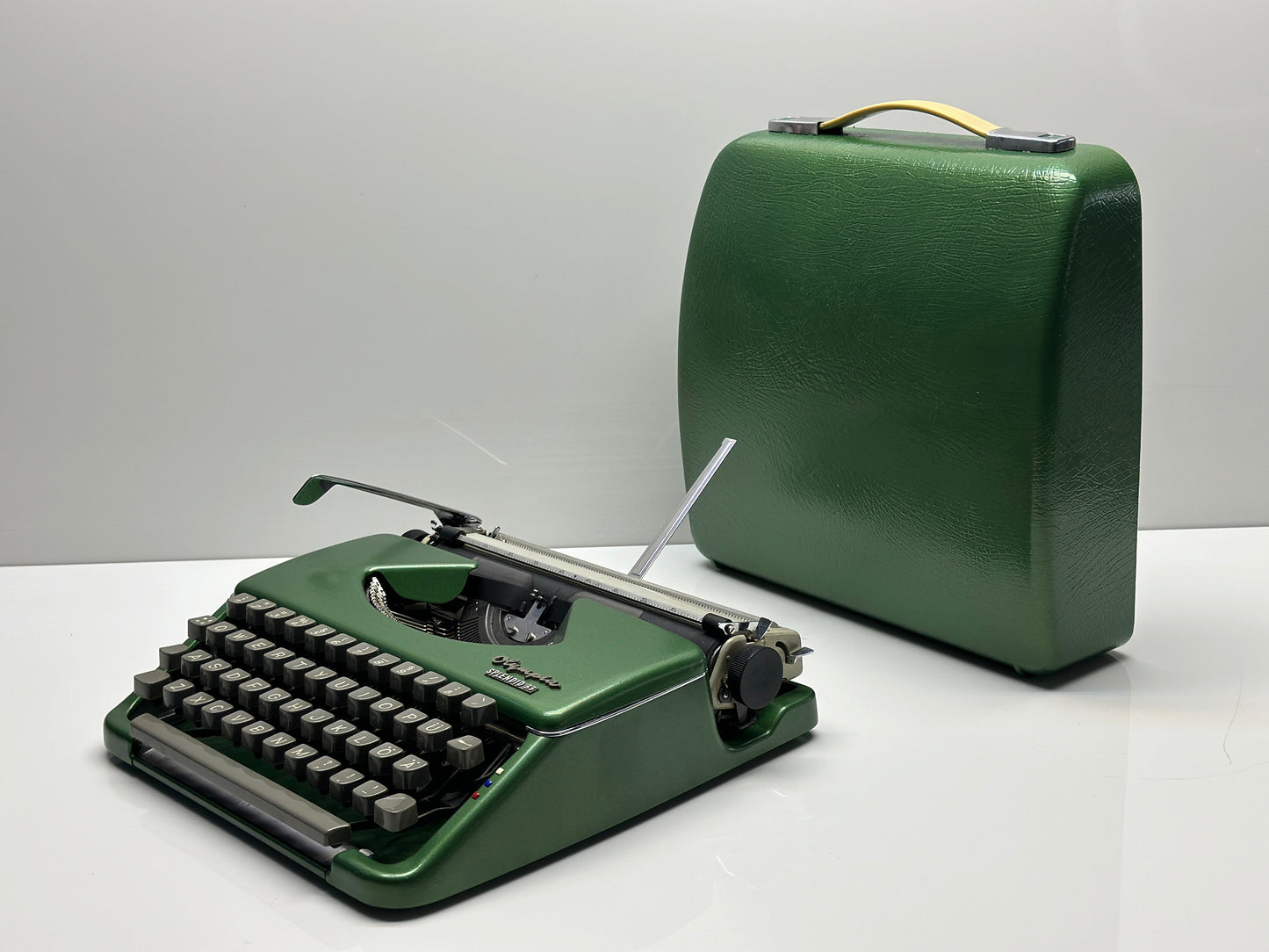 QWERTY Olympia Splendid 33/66 Typewriter - Antique Typewriter, Old Typewriter, Home and Office Decor, Best Gift - Elegant Gray Keys,