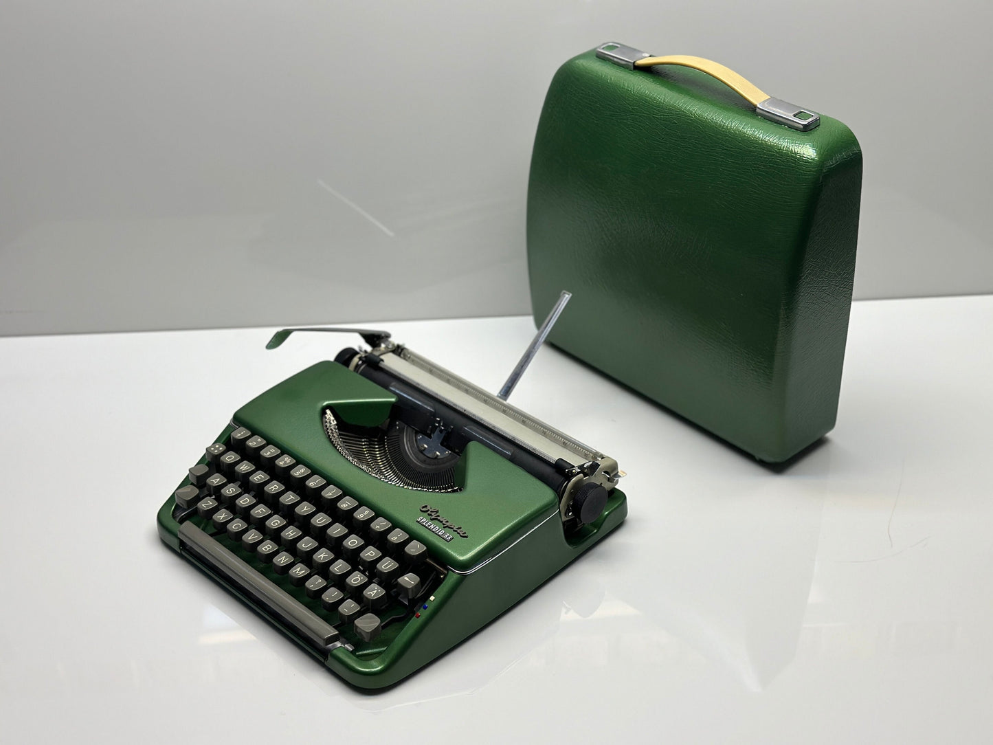 QWERTY Olympia Splendid 33/66 Typewriter - Antique Typewriter, Old Typewriter, Home and Office Decor, Best Gift - Elegant Gray Keys,