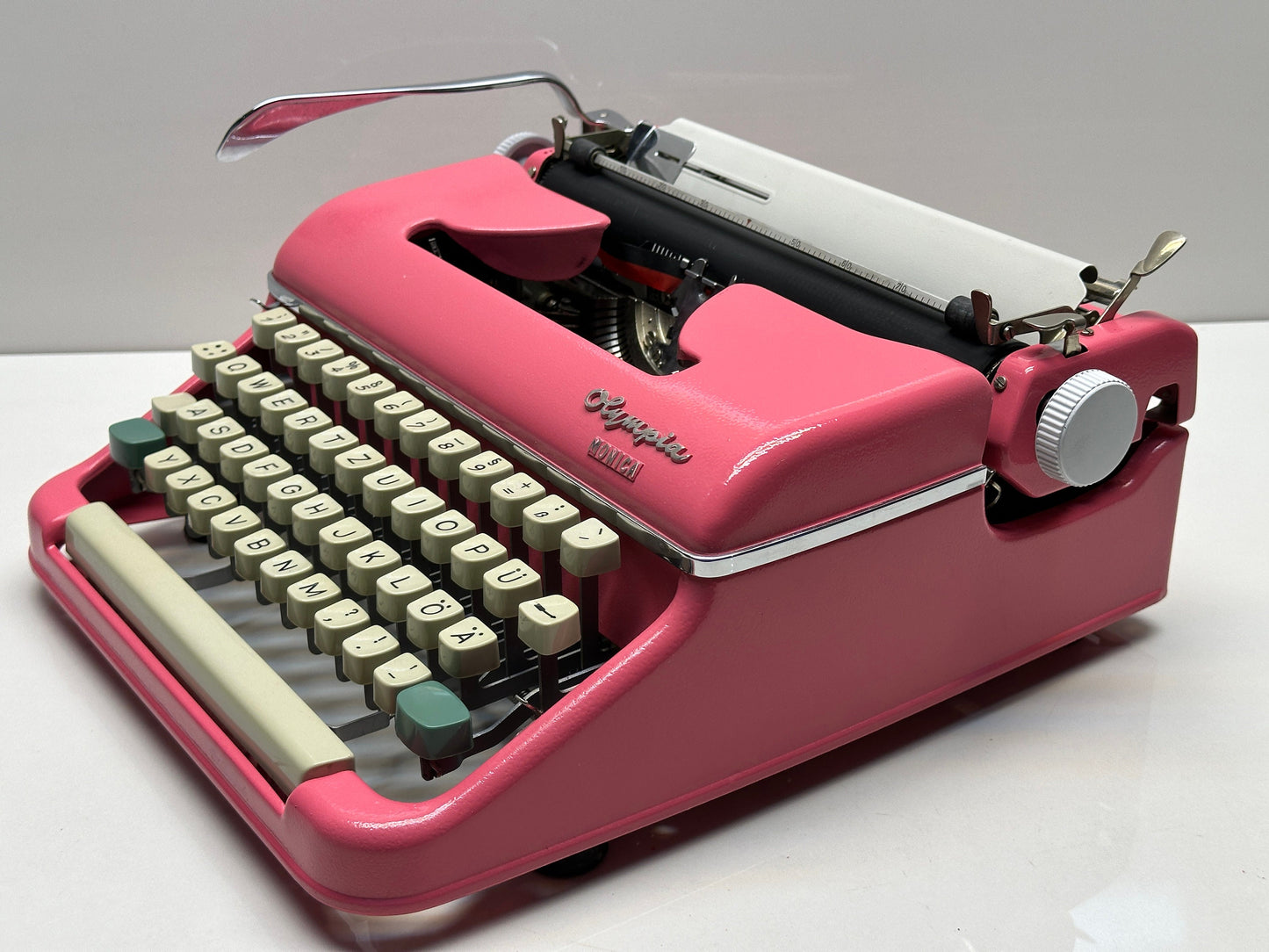 Olympia SM5 Typewriter,Pink Typewriter - The Perfect Gift Choice
