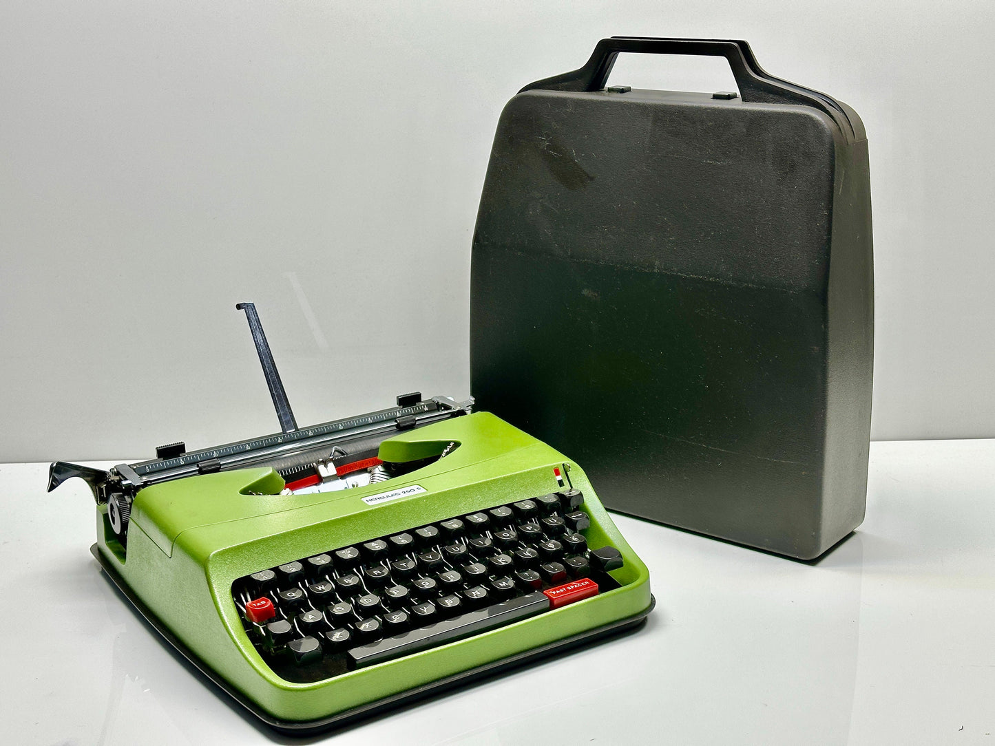 Handwritten Elegance Typewriter, handwritten typewriterHERCULES 250 S Typewriter , Premium Gift, Best Antique Gift, Christmas Present