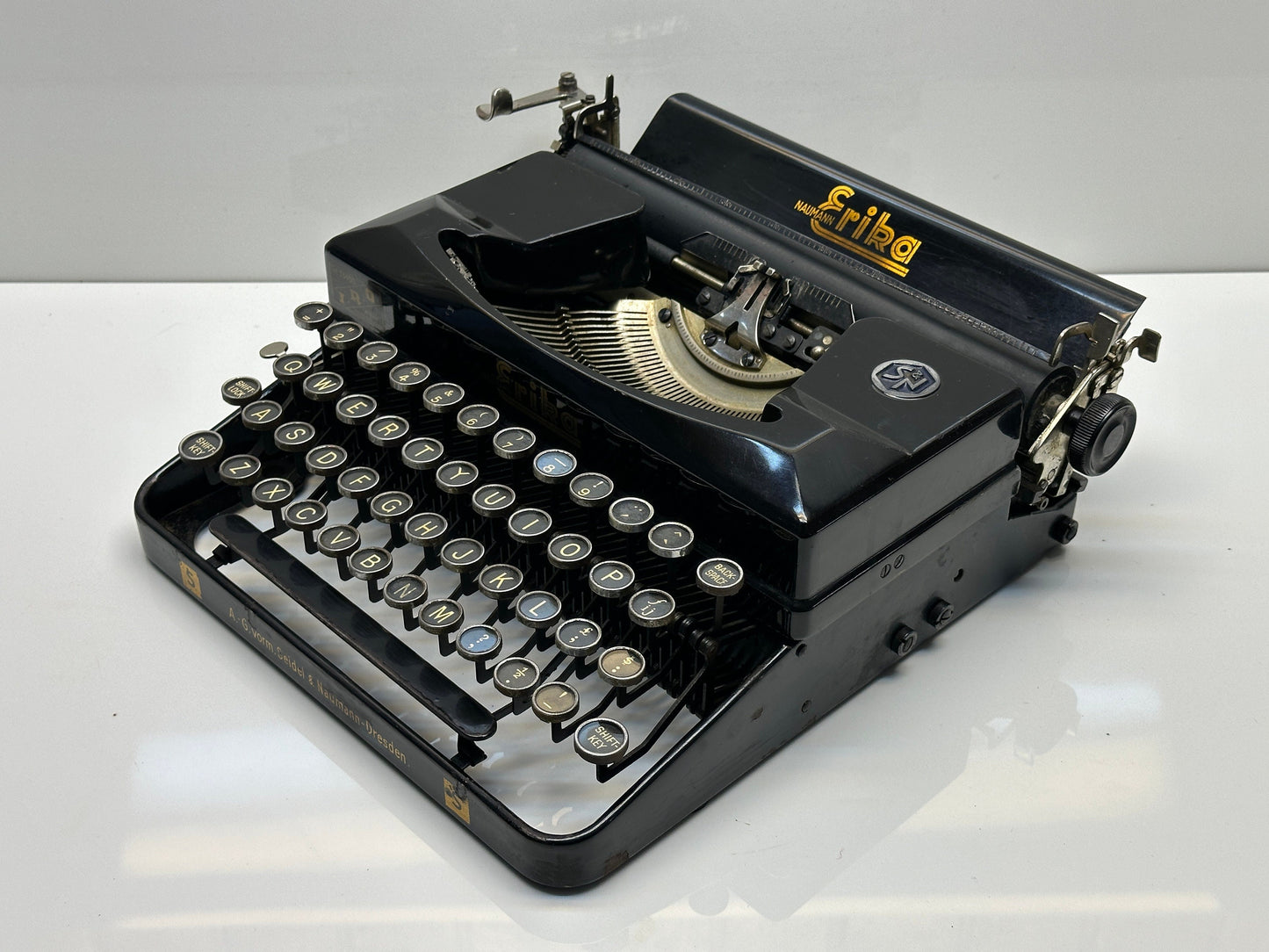 Erika Typewriter S - Black Vintage Writers and Vintage Enthusiasts - Premium Quality Antique Typewriter with Old World Elegance and Wood Bag