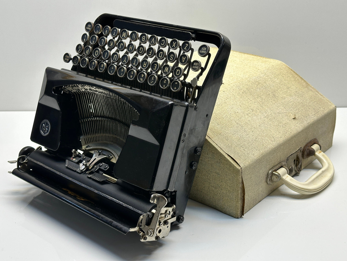 Erika Typewriter S - Black Vintage Writers and Vintage Enthusiasts - Premium Quality Antique Typewriter with Old World Elegance and Wood Bag