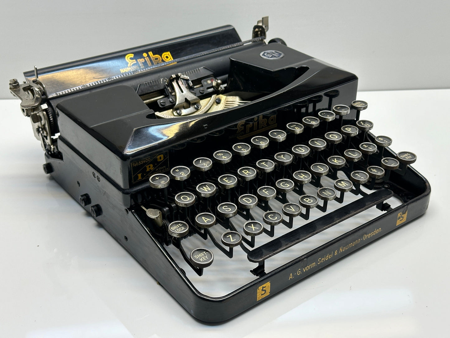Erika Typewriter S - Black Vintage Writers and Vintage Enthusiasts - Premium Quality Antique Typewriter with Old World Elegance and Wood Bag