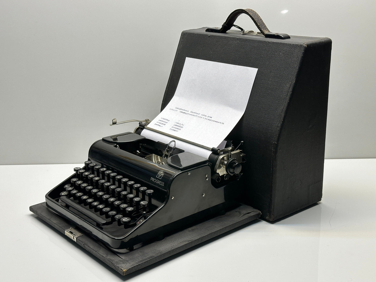 Best Gift,Olympia Progress Typewriter,A Seamless Gift for Collectors,Writers, and Vintage Enthusiasts,Antique Typewriter with Wood Bag