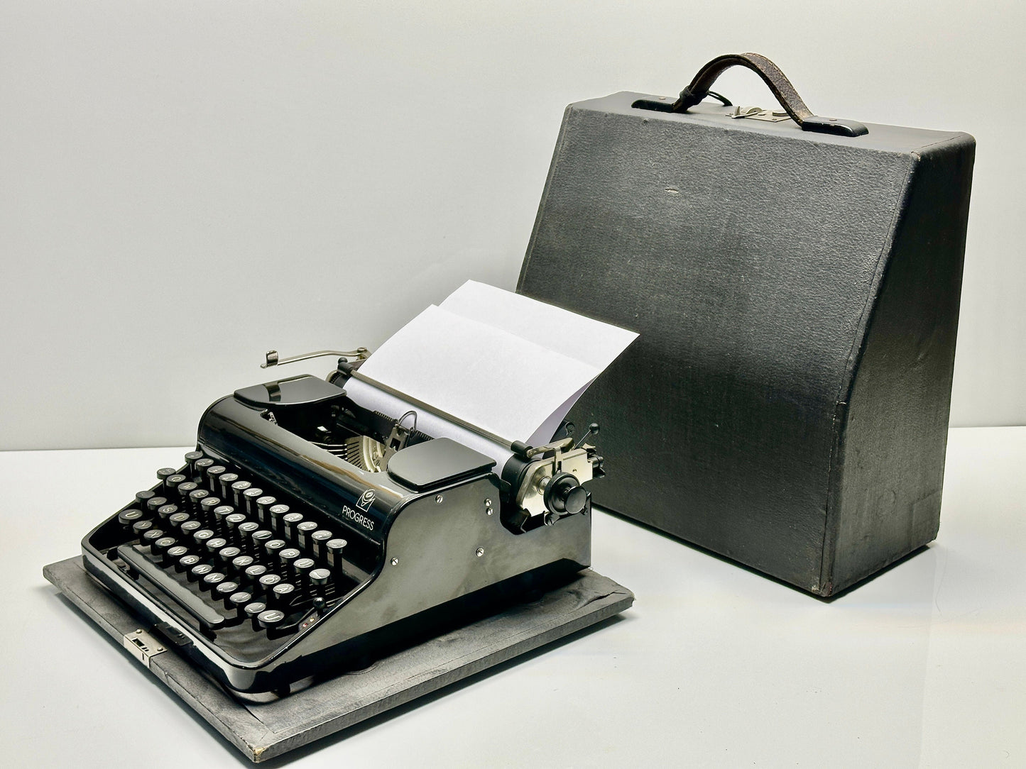 Best Gift,Olympia Progress Typewriter,A Seamless Gift for Collectors,Writers, and Vintage Enthusiasts,Antique Typewriter with Wood Bag