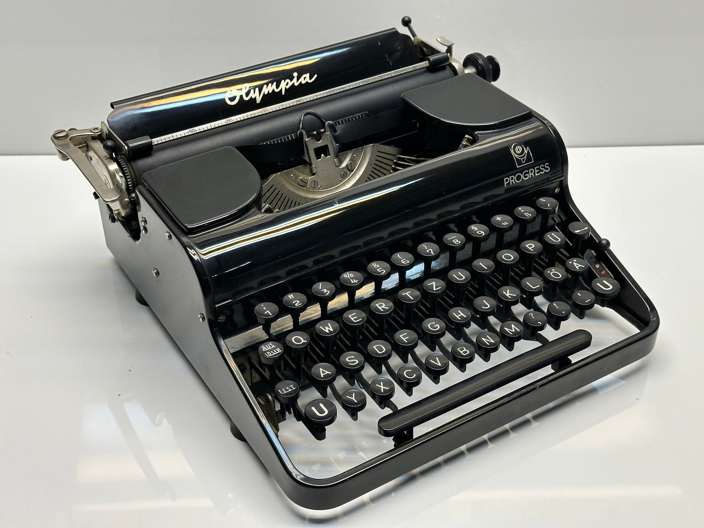 Best Gift,Olympia Progress Typewriter,A Seamless Gift for Collectors,Writers, and Vintage Enthusiasts,Antique Typewriter with Wood Bag
