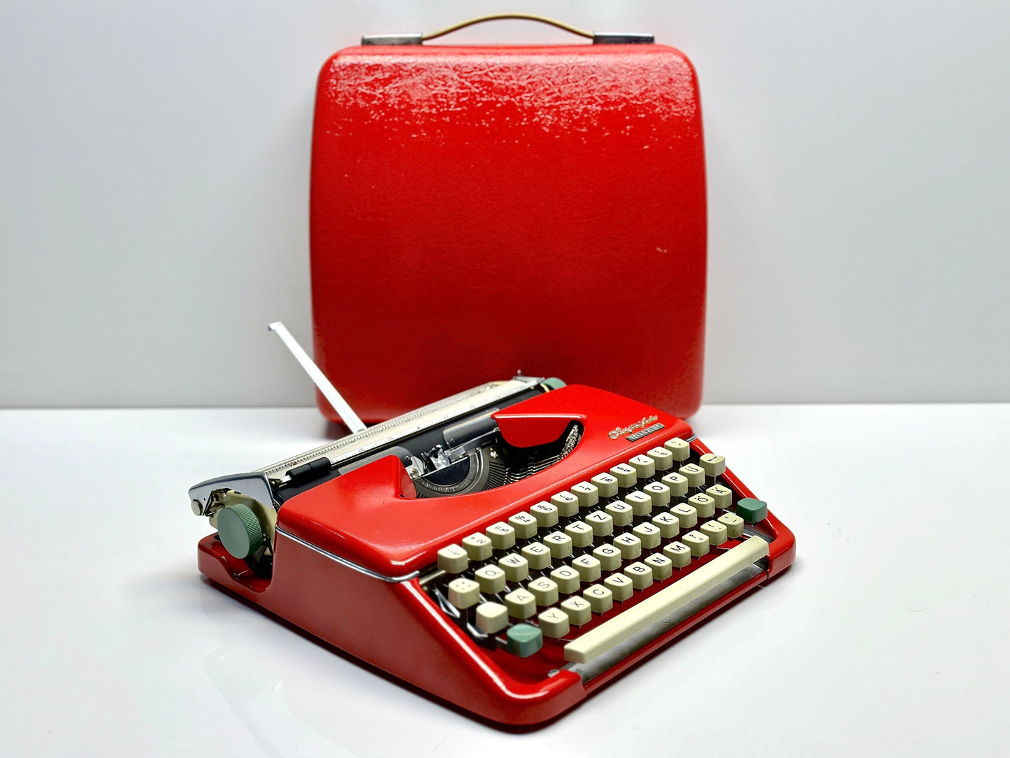 Olympia Splendid 33/66 Typewriter, Red Elegance with Matching Bag and White Keyboard - Vintage Charm from the 1960s
