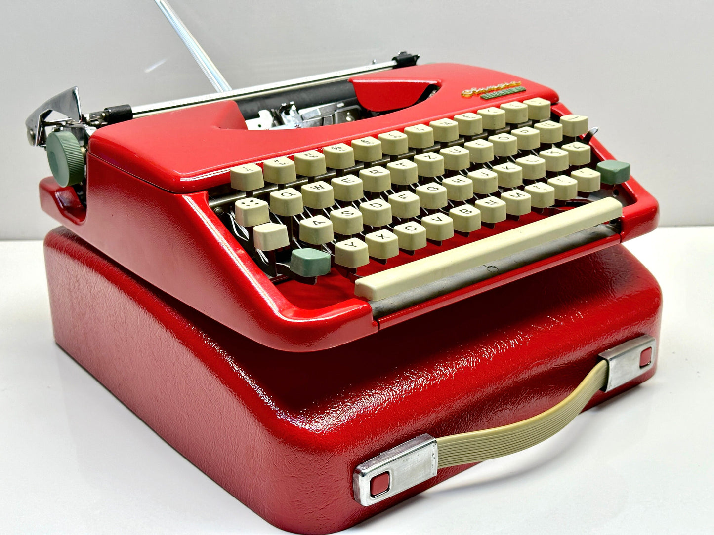 Olympia Splendid Typewriter,Red Elegance with Matching Bag,The Perfect Gift for Any Occasion,Ideal for Parents,Siblings,Retirement gift
