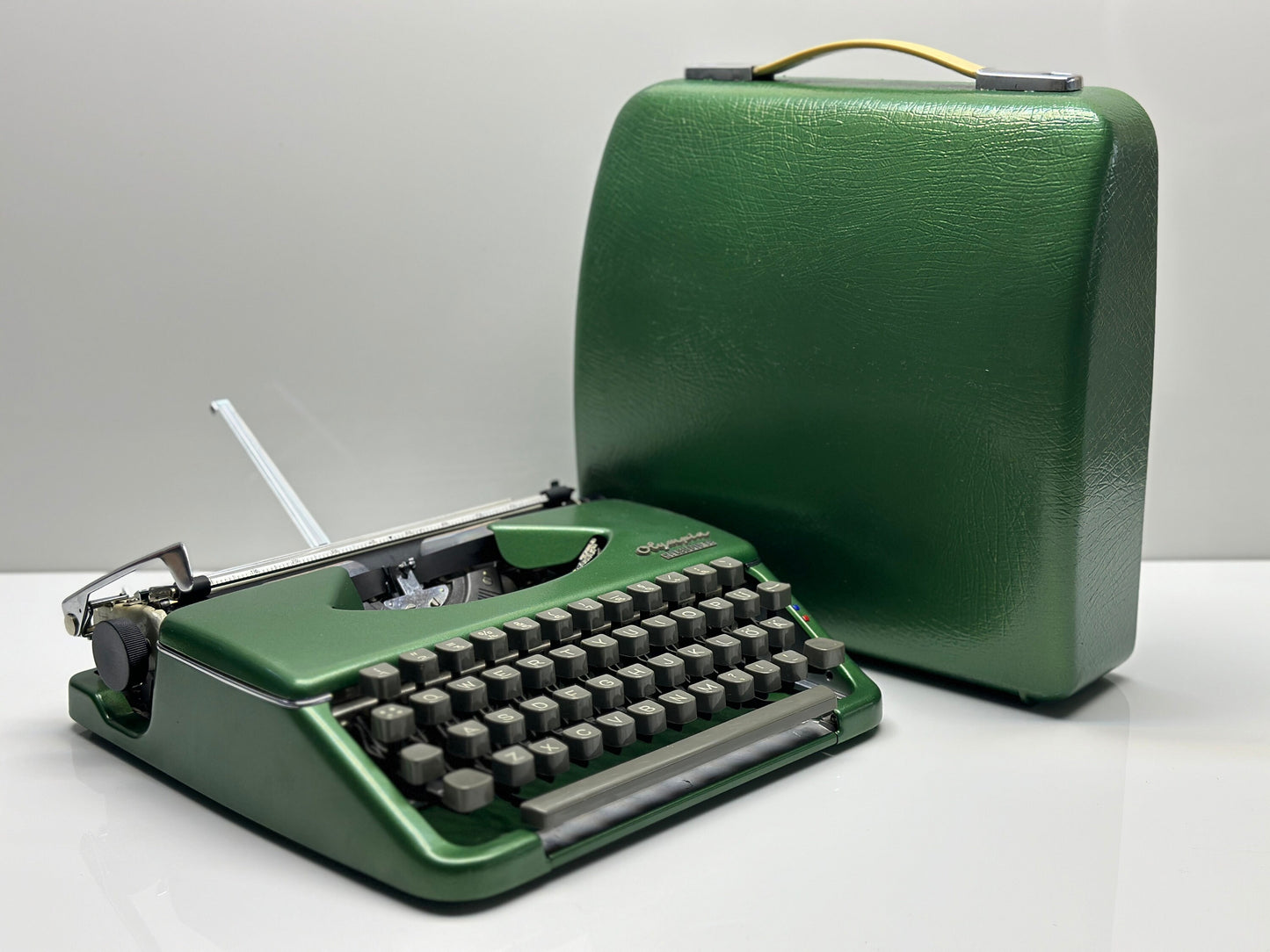 QWERTY Olympia Splendid 33/66 Typewriter - Antique Typewriter, Old Typewriter, Home and Office Decor, Best Gift - Elegant Gray Keys,