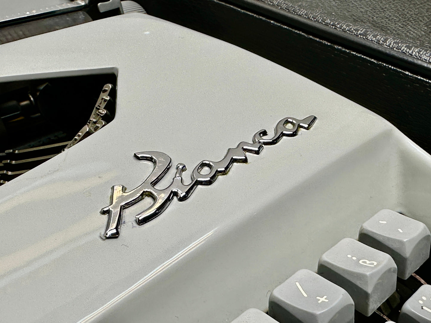 Consul Typewriter - Affordable Typing Pleasure, Premium Gift,Best Antique Gift, Christmas Present - With Case,Documentation, and Maintenance