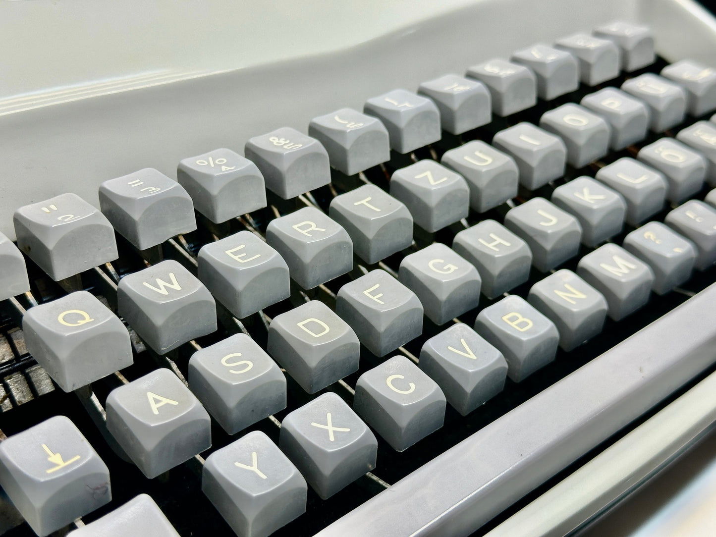Consul Typewriter - Affordable Typing Pleasure, Premium Gift,Best Antique Gift, Christmas Present - With Case,Documentation, and Maintenance