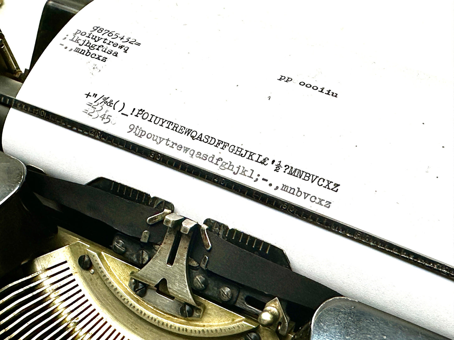 Erika Typewriter S - Black Vintage Writers and Vintage Enthusiasts - Premium Quality Antique Typewriter with Old World Elegance and Wood Bag