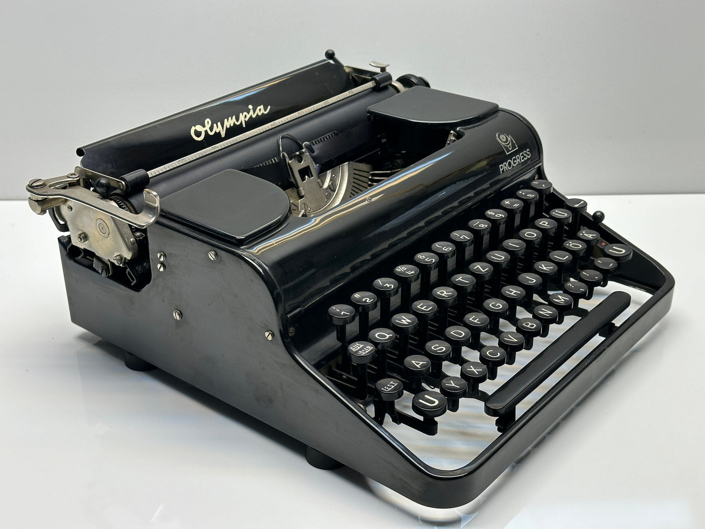 Best Gift,Olympia Progress Typewriter,A Seamless Gift for Collectors,Writers, and Vintage Enthusiasts,Antique Typewriter with Wood Bag