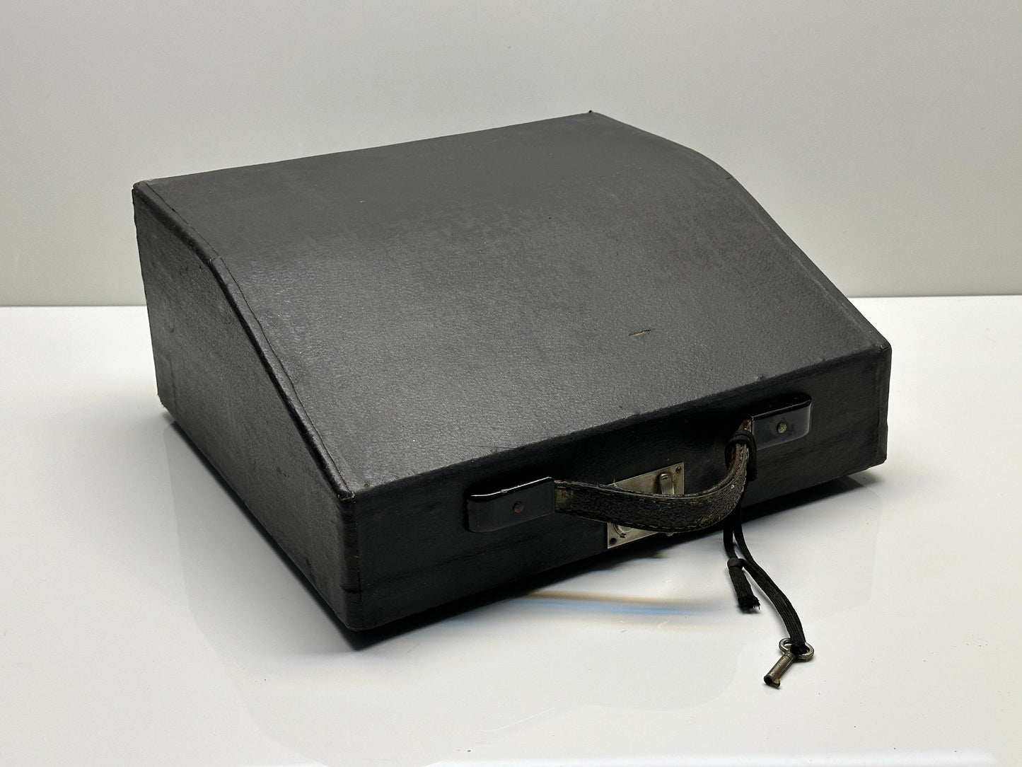 Best Gift,Olympia Progress Typewriter,A Seamless Gift for Collectors,Writers, and Vintage Enthusiasts,Antique Typewriter with Wood Bag