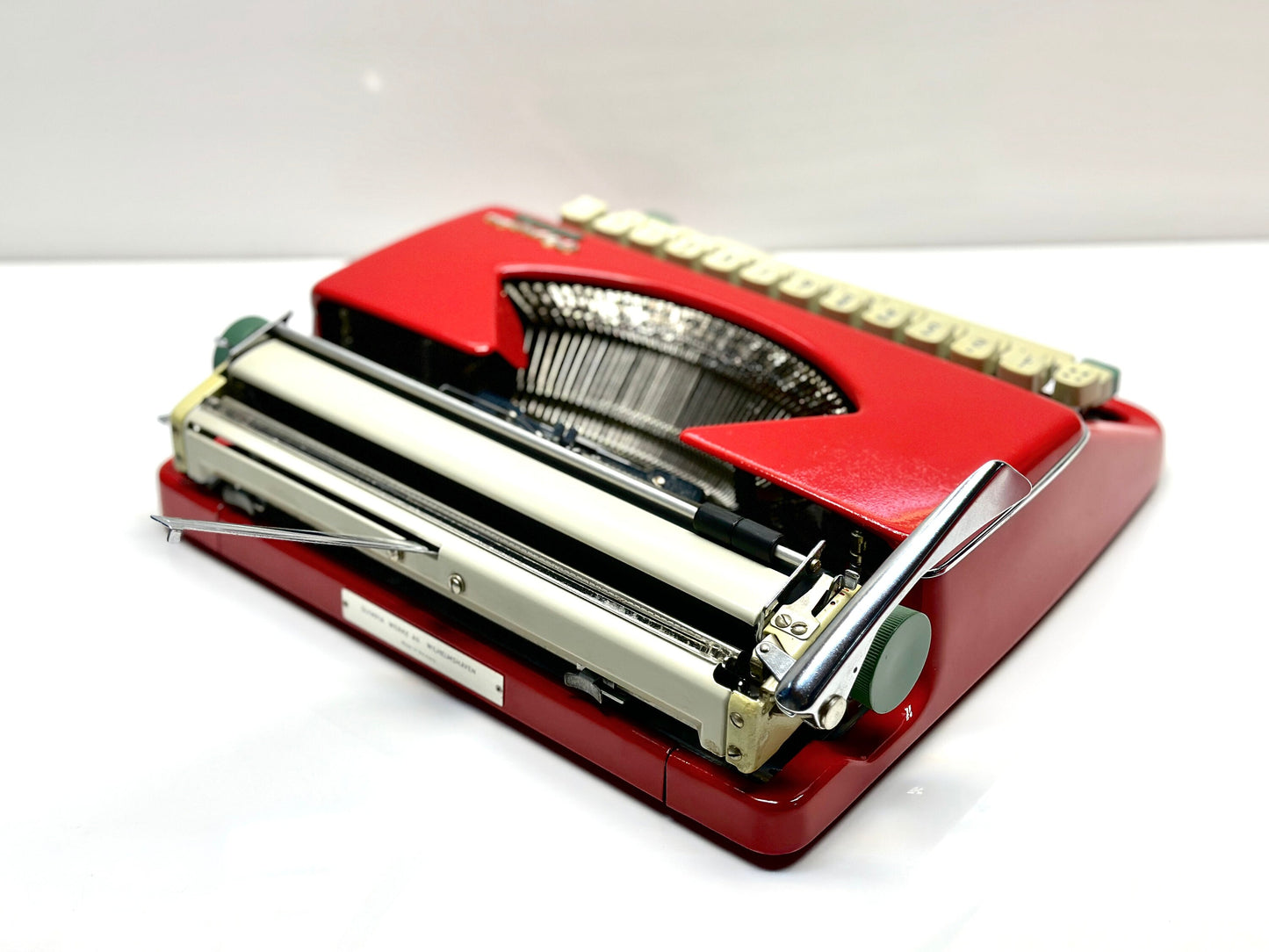 Olympia Splendid 33/66 Typewriter, Red Elegance with Matching Bag and White Keyboard - Vintage Charm from the 1960s
