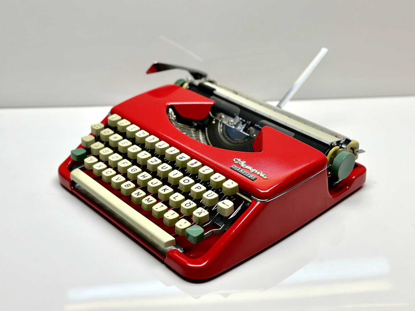 Olympia Splendid 33/66 Typewriter, Red Elegance with Matching Bag and White Keyboard - Vintage Charm from the 1960s
