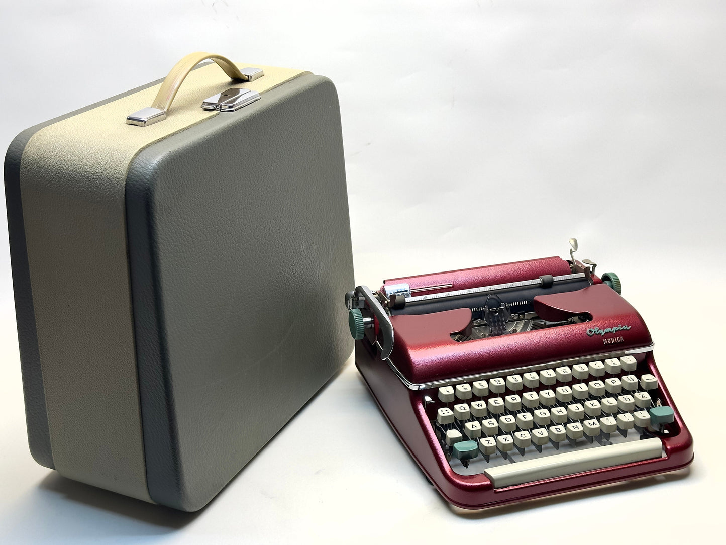 QWERTY Olympia SM4 Typewriter - Red Beauty, A Perfect Gift Choice for Writers and Enthusiasts