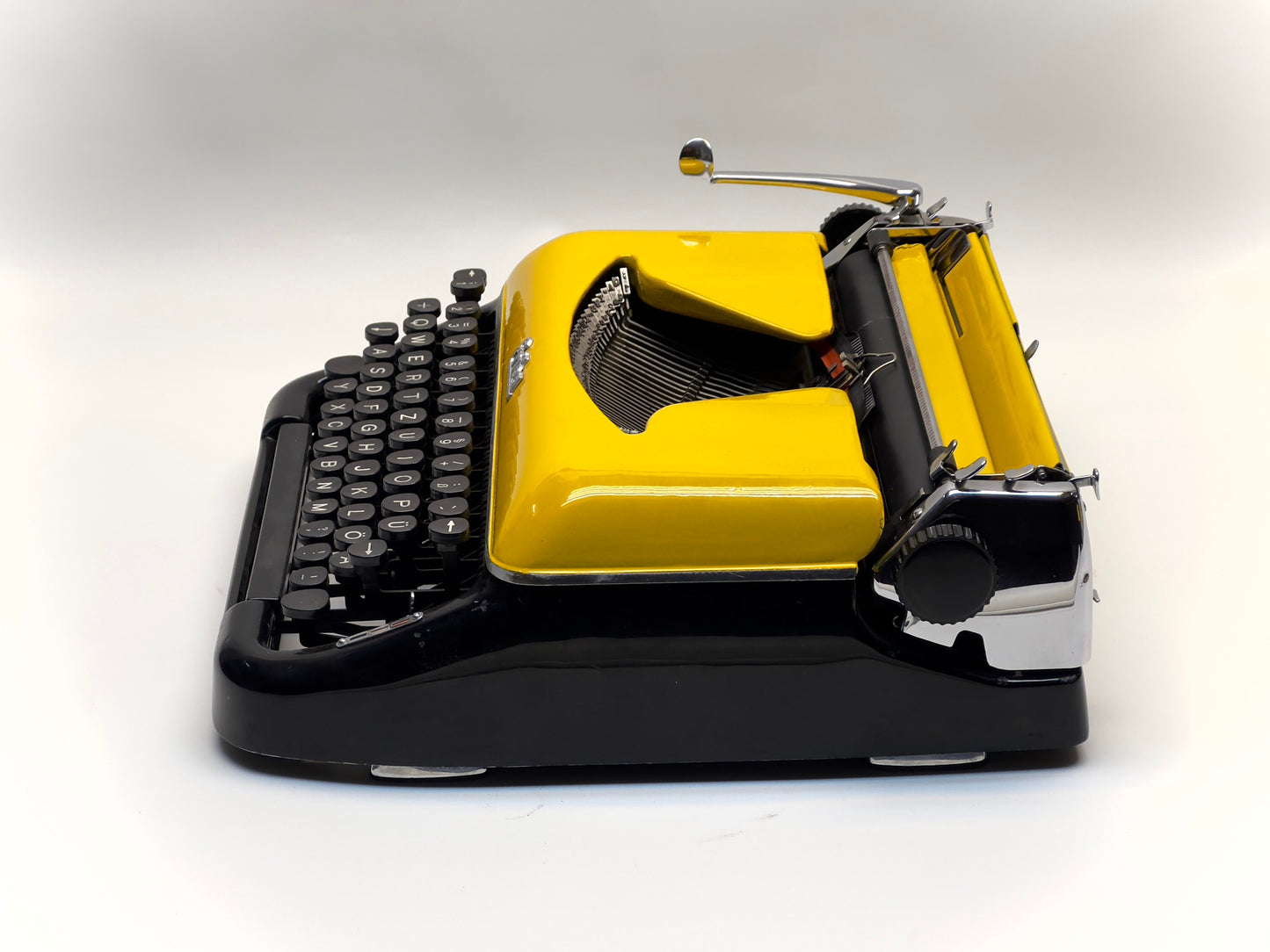 Erika Typewriter - Vintage 1950 Edition in Blackt Typewriter - Antiquee Best Typewriter - Old Typewriter - Working Typewriter,Type writer