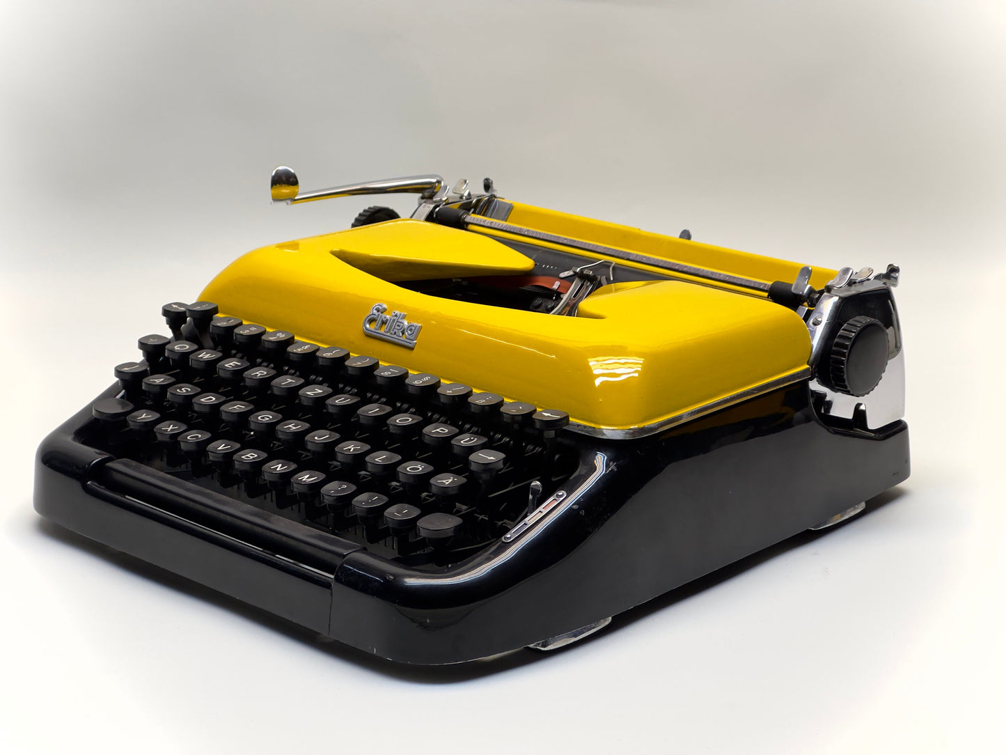 Erika Typewriter - Vintage 1950 Edition in Blackt Typewriter - Antiquee Best Typewriter - Old Typewriter - Working Typewriter,Type writer