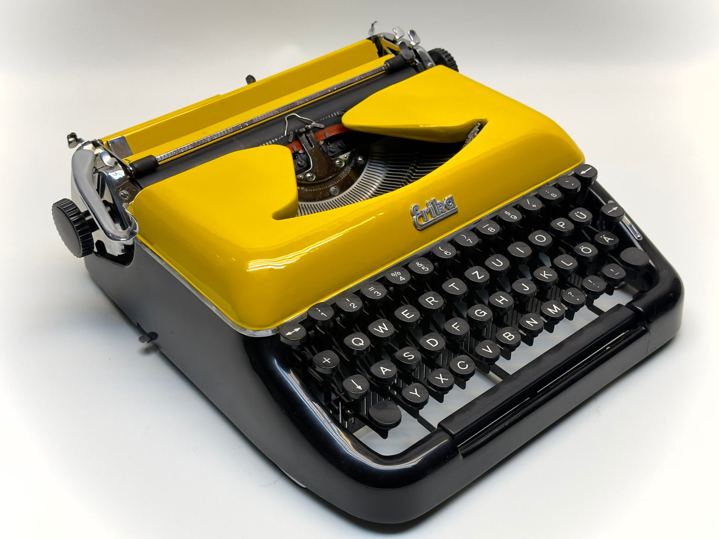 Erika Typewriter - Vintage 1950 Edition in Blackt Typewriter - Antiquee Best Typewriter - Old Typewriter - Working Typewriter,Type writer