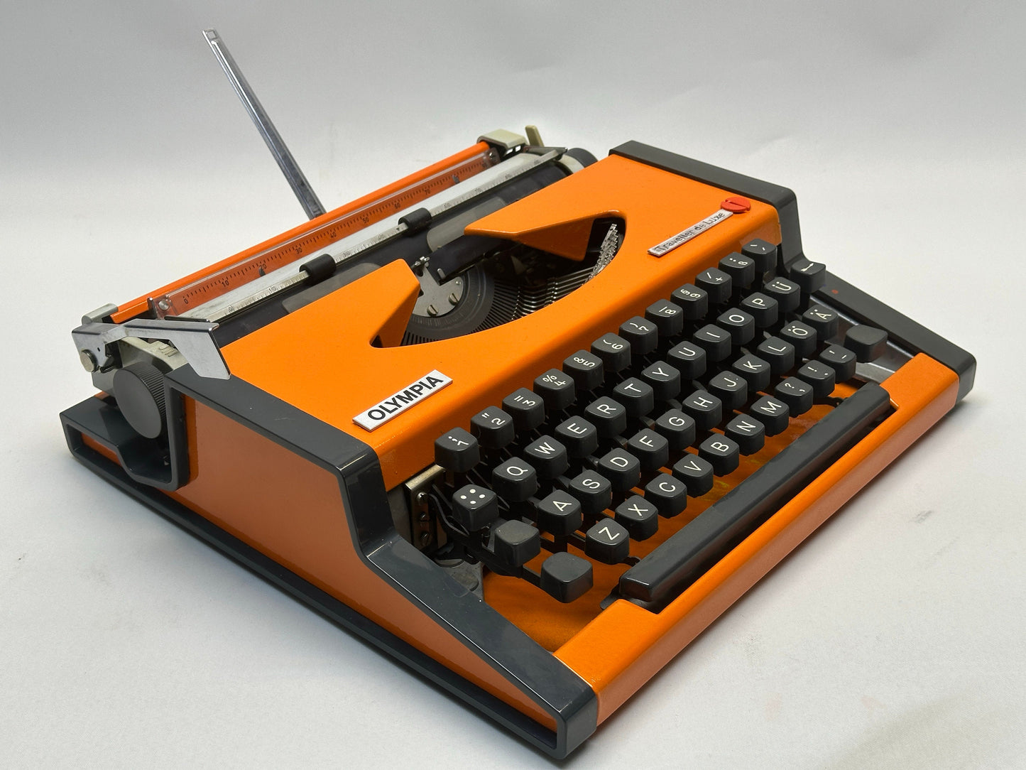 Olympia Orange Typewriter - Vibrant Typing Experience with Matching Orange Bag, 1960 Model, QWERTY Layout - An Antique Typewriter Gem