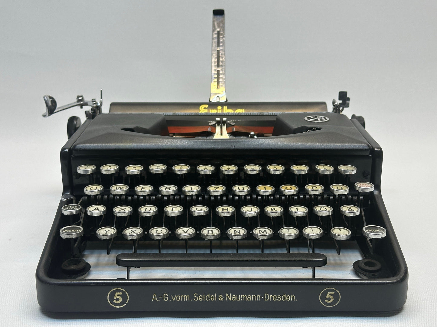Erika Typewriter Model 5 - Vintage Black Charm, Crafted from 1955 Onward, Premium Quality, Antique Elegance - A Timeless Gift