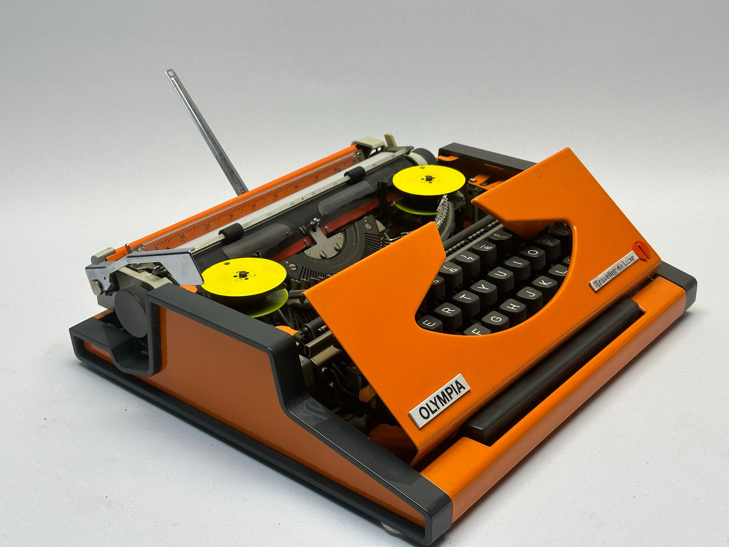 Olympia Orange Typewriter - Vibrant Typing Experience with Matching Orange Bag, 1960 Model, QWERTY Layout - An Antique Typewriter Gem