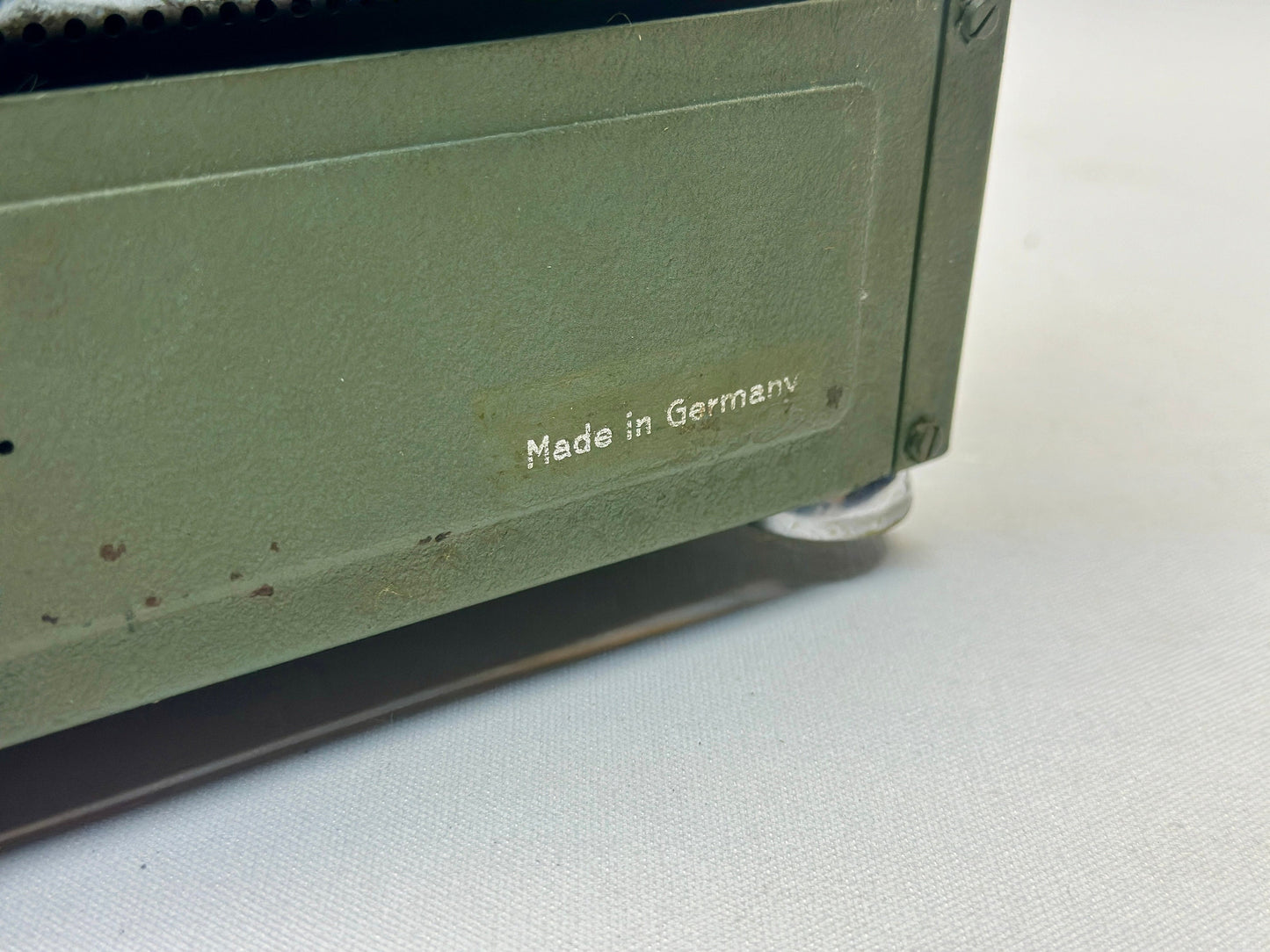 Olympia SM1 Typewriter - Vintage 1950 Edition in Army Green with QWERTZ Keyboard