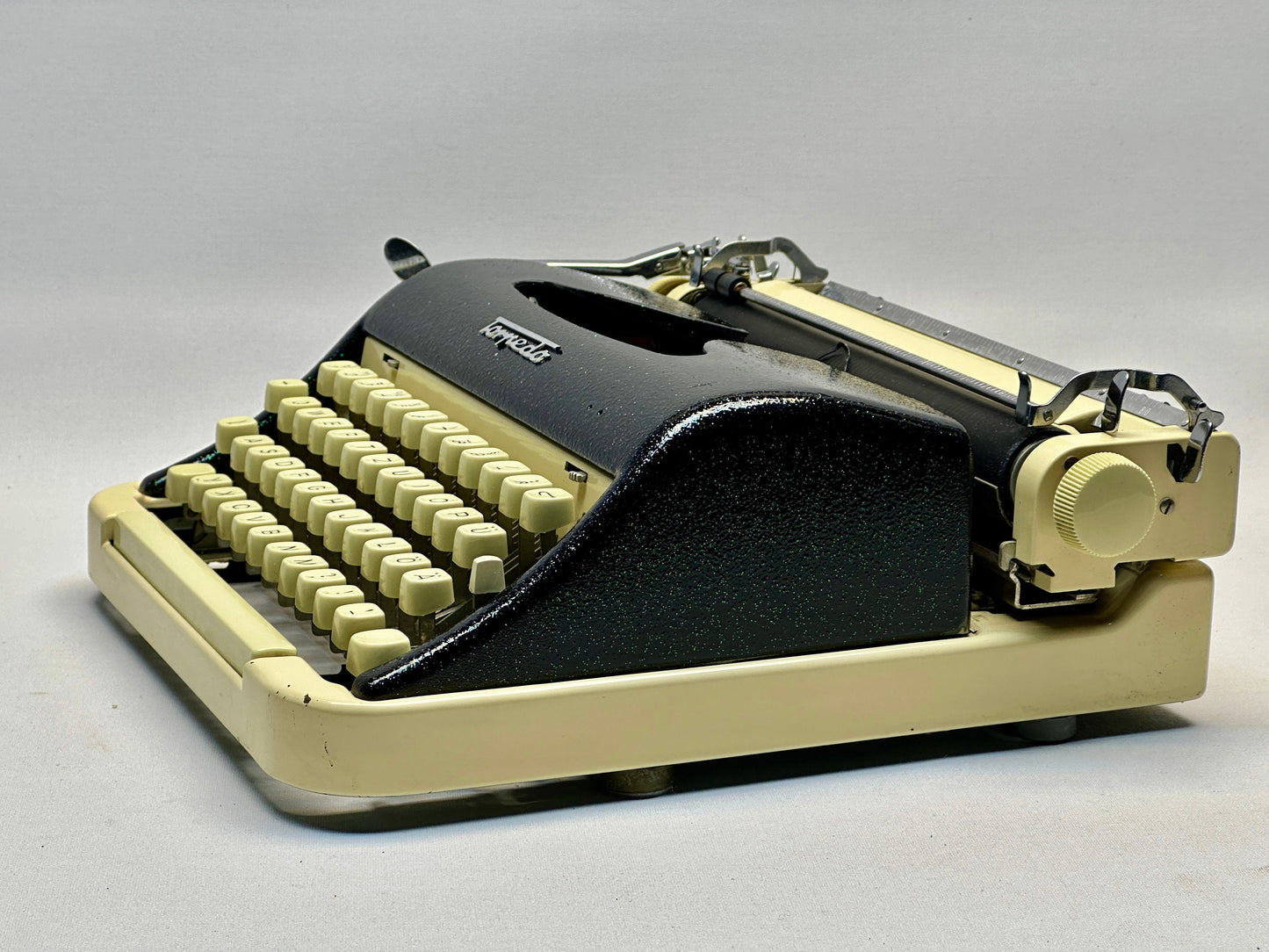 Torpedo Typewriter - Slim Case Model from 1950 in Shimmering Finish with QWERTZ Keyboard