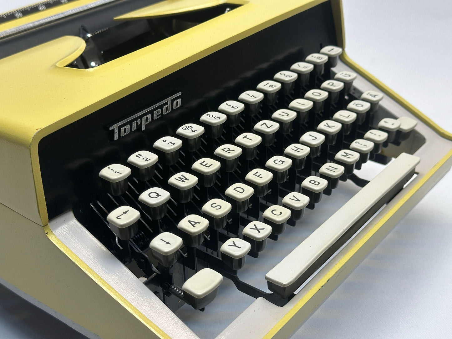 Vintage Torpedo Typewriter - Classic Yellow Model from 1960 with QWERTZ Keyboard