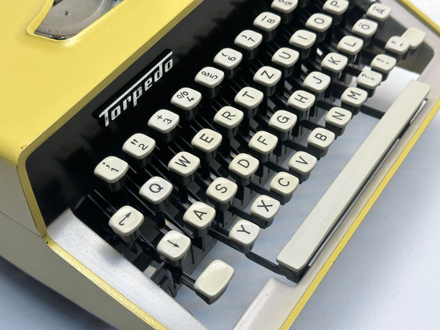 Vintage Torpedo Typewriter - Classic Yellow Model from 1960 with QWERTZ Keyboard