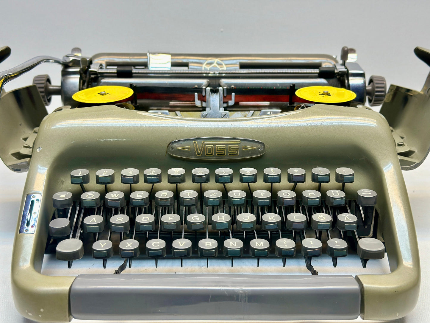 Voss Typewriter - Classic 1950 Model in Elegant Green with QWERTZ Keyboard