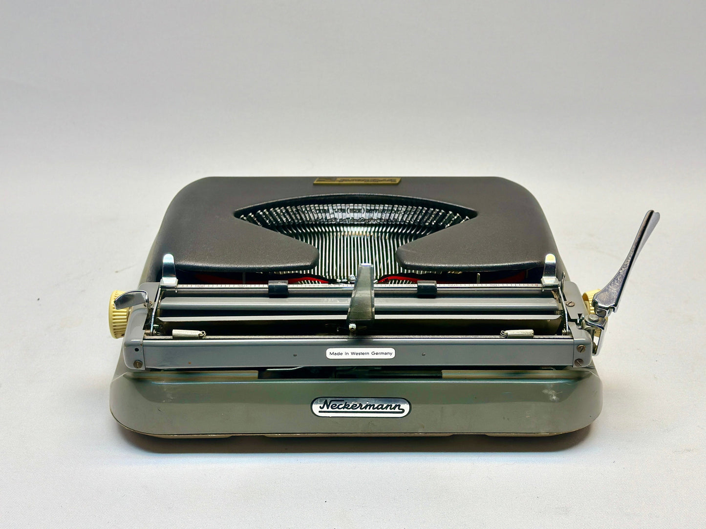 Brillant S Model Typewriter - Vintage 1950 Edition with QWERTZ Keyboard - Black Typewriter - - Antique Typewriter