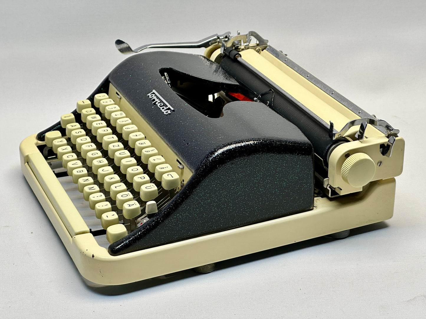 Torpedo Typewriter - Slim Case Model from 1950 in Shimmering Finish with QWERTZ Keyboard