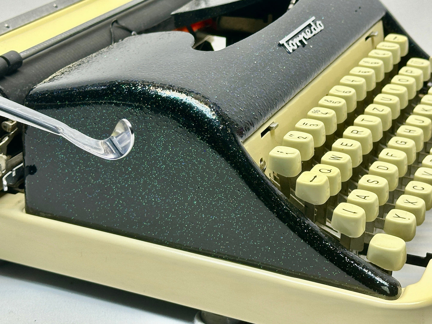 Torpedo Typewriter - Slim Case Model from 1950 in Shimmering Finish with QWERTZ Keyboard