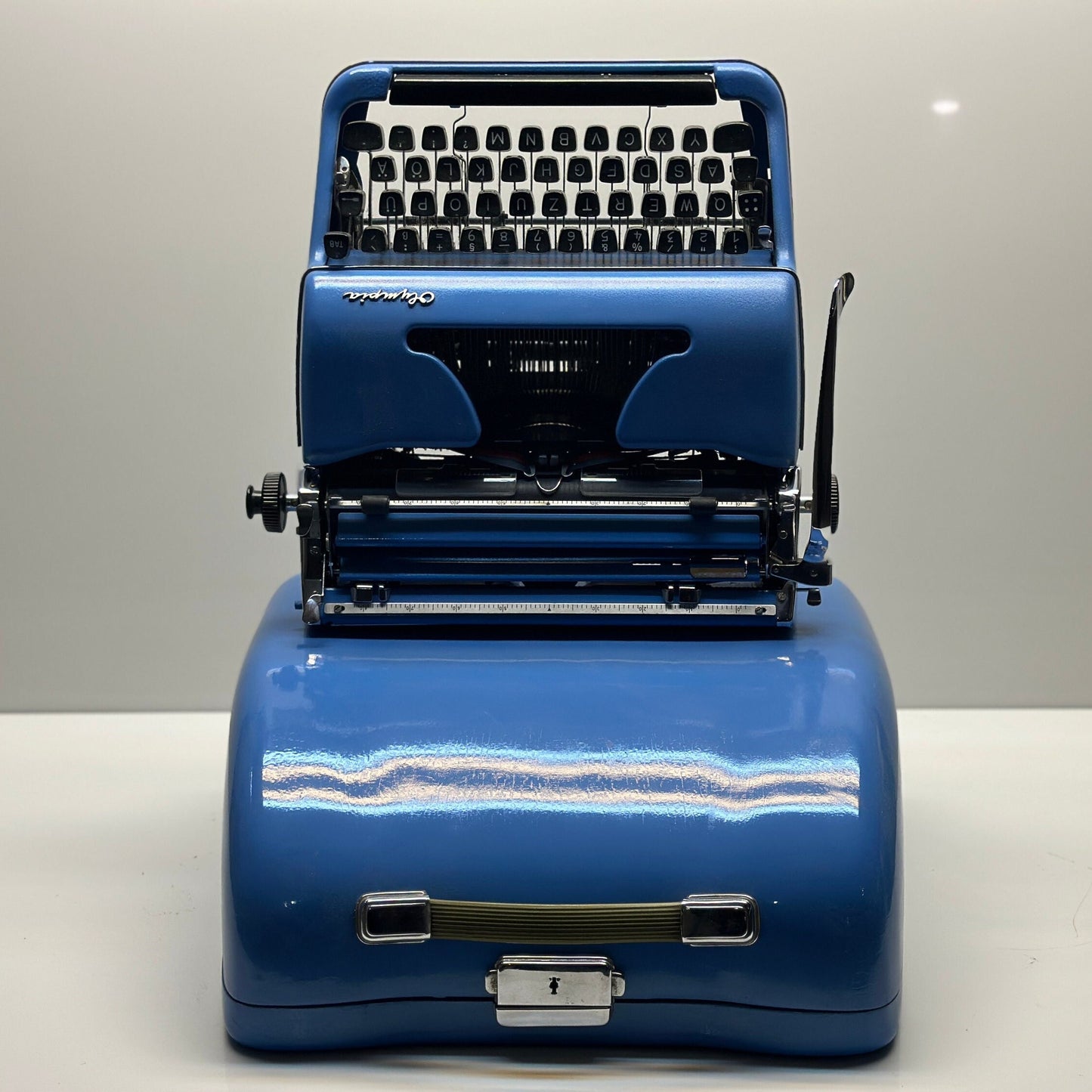 Olympia SM3 Typewriter - Vintage Blue Beauty with QWERTZ Keyboard and Blue Wood Bag"