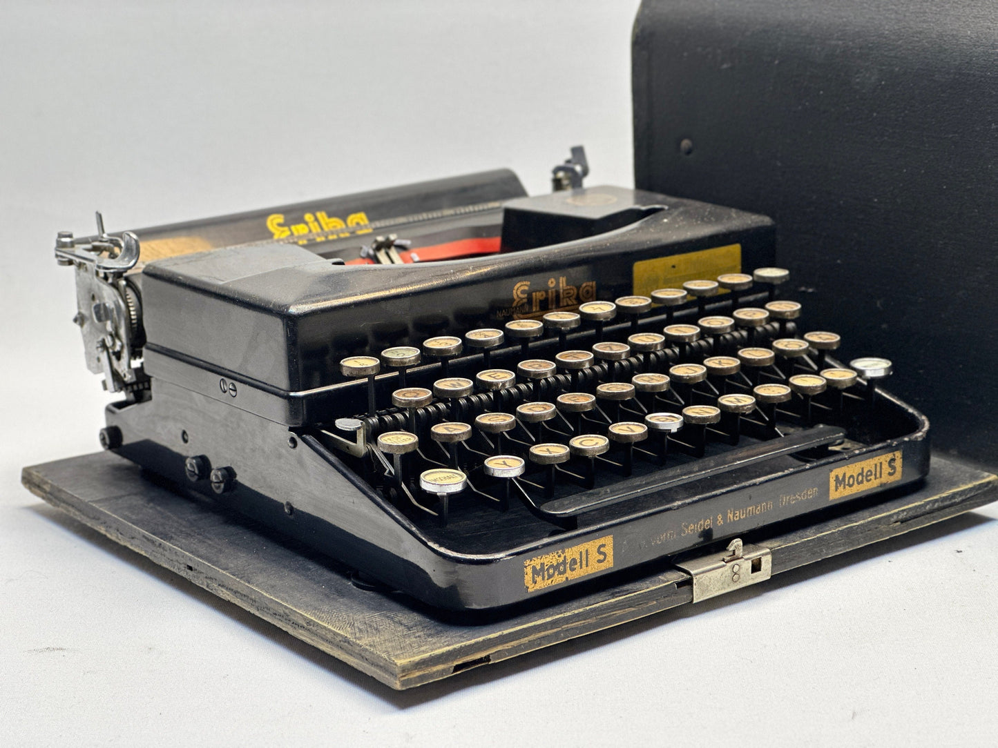 Erika Modell S Typewriter - Vintage Black Beauty with QWERTZ Keyboard and Black Wood Bag,