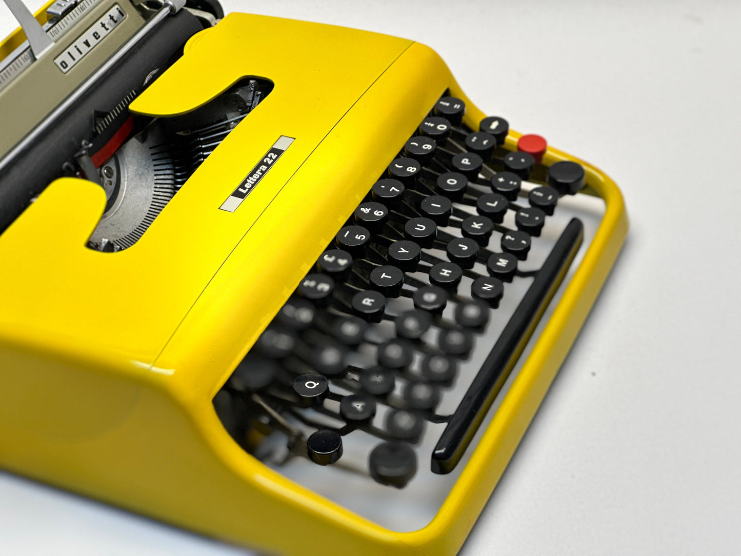 Olivetti Lettera 32 Typewriter - Vintage 1960 Model in Yellow with QWERTY Keyboard and Leather Bag