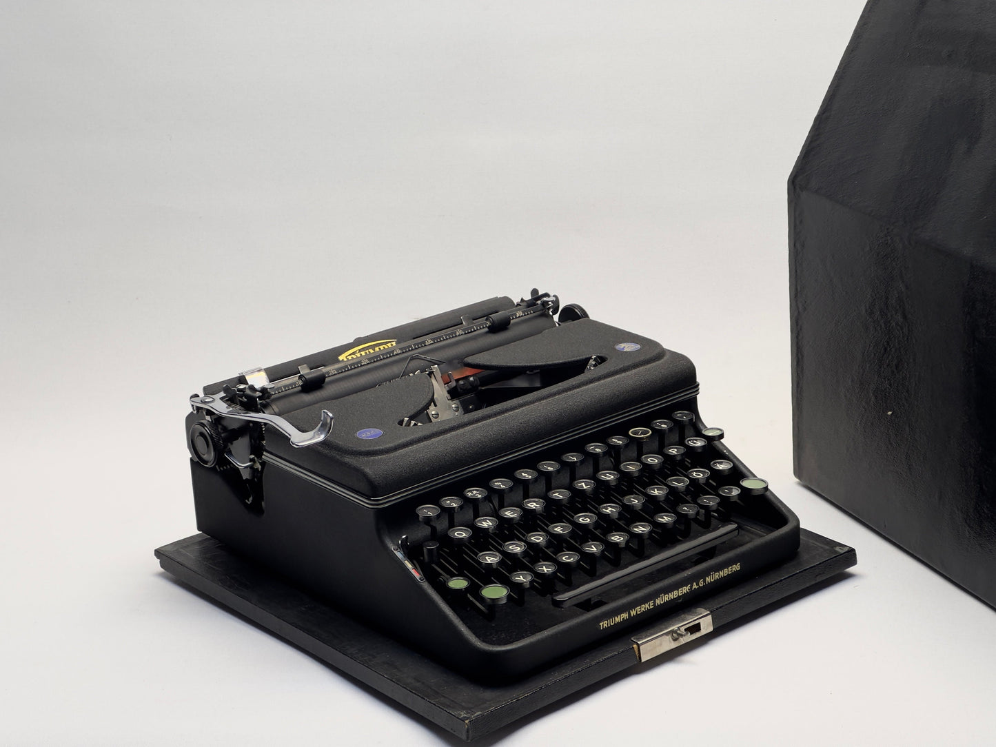Adler Triumph Typewriter - 1940 Model with QWERTZ Layout and Glass Black Keys - Antique Typewriter - Working Typewriter