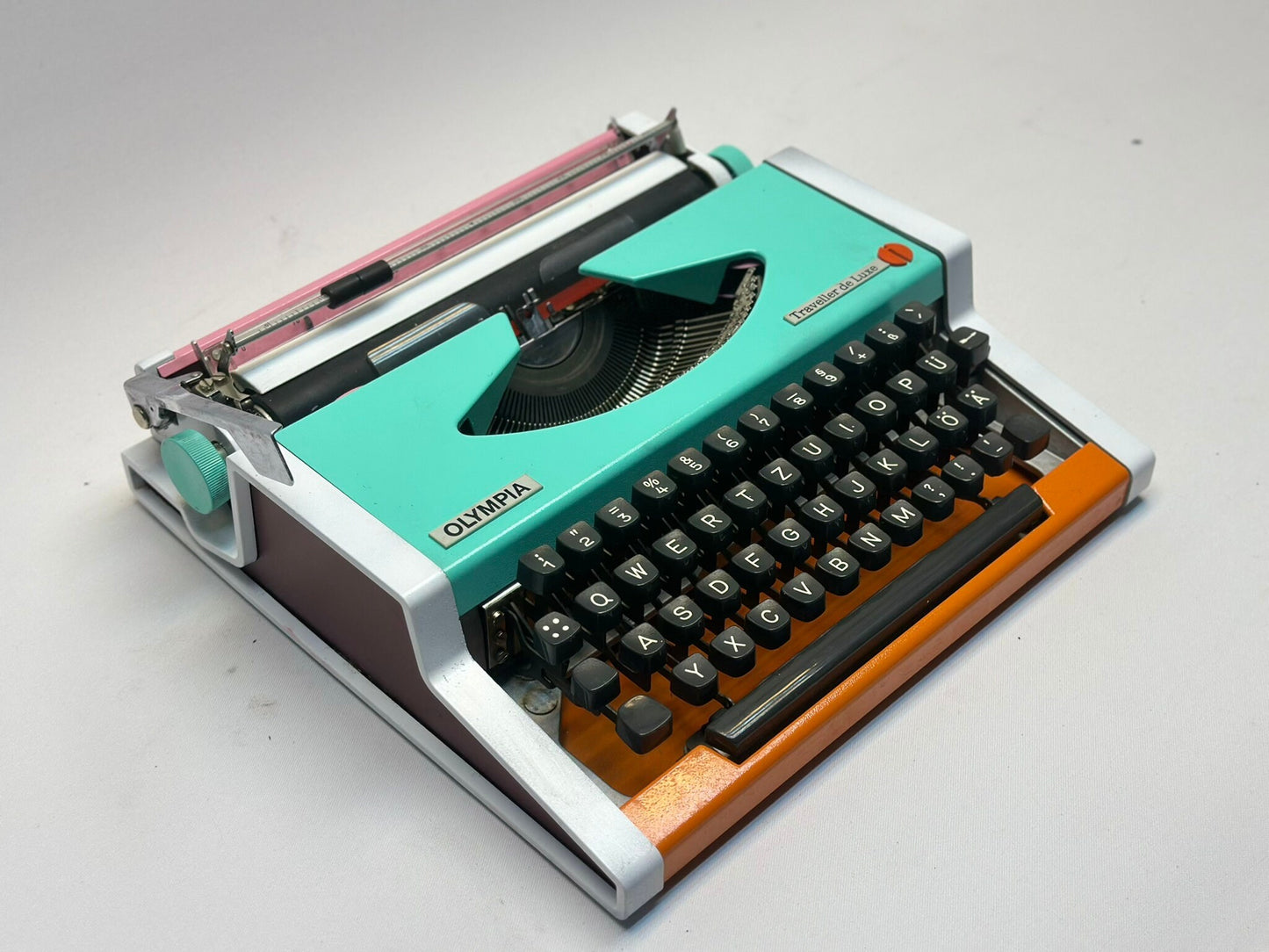 Vintage Olympia Traveller Typewriter - 1955 Model with QWERTZ Layout and Black Key Keyboard -Antique Typewriter - Old Type Writer