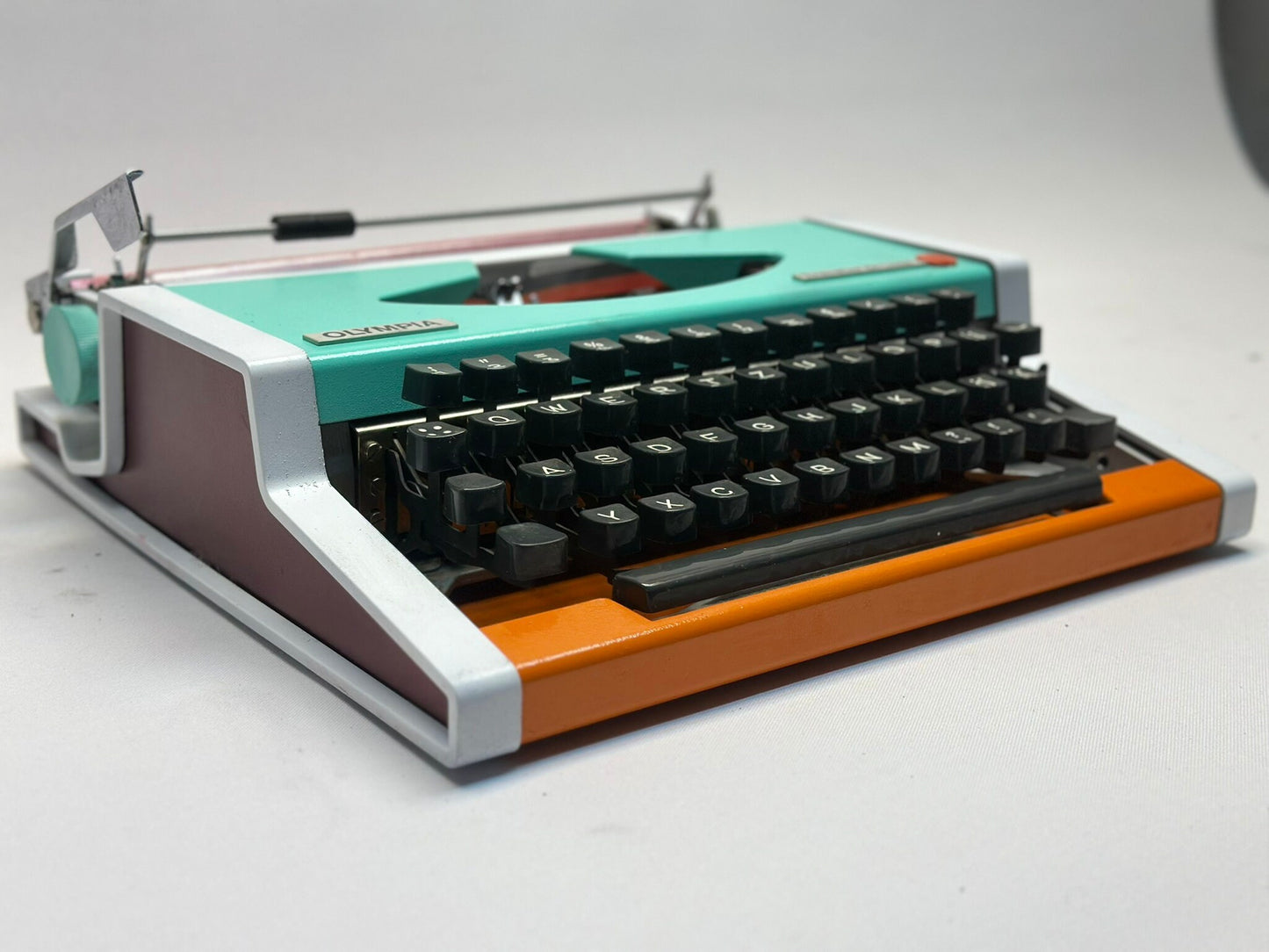 Vintage Olympia Traveller Typewriter - 1955 Model with QWERTZ Layout and Black Key Keyboard -Antique Typewriter - Old Type Writer