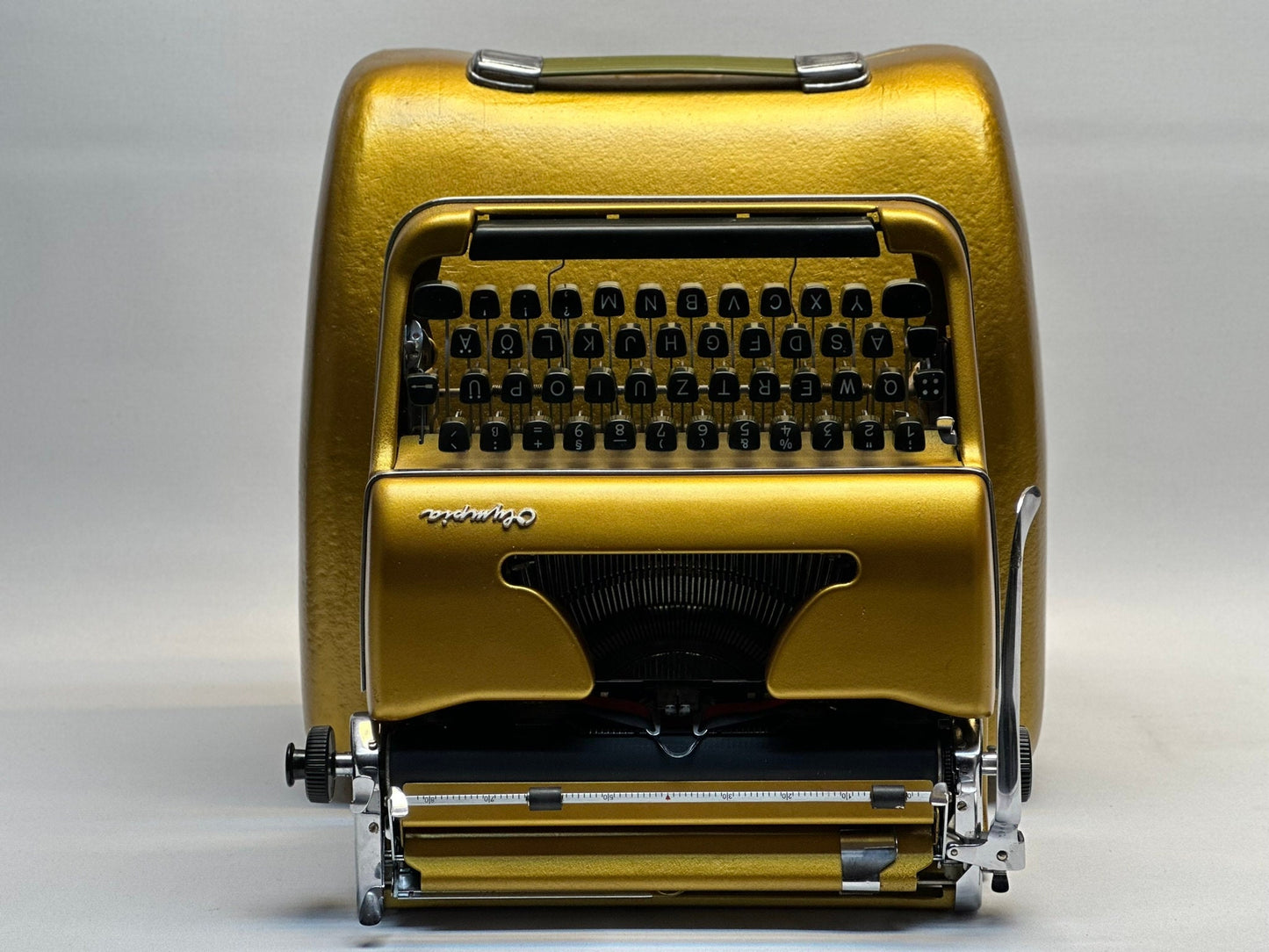 Gold Olympia SM3/SM4 Typewriter - Vintage 1955 Model in Luxurious Condition | Collectible and Functional